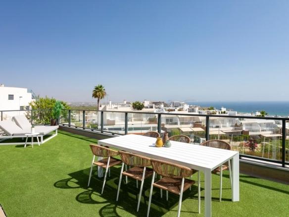 Luxury apartments in Gran Alacant with sea views and beach access